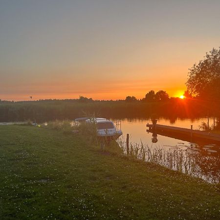 Luxe En Ruim Chalet Met Airco Bij Leekstermeer Matsloot Exterior foto