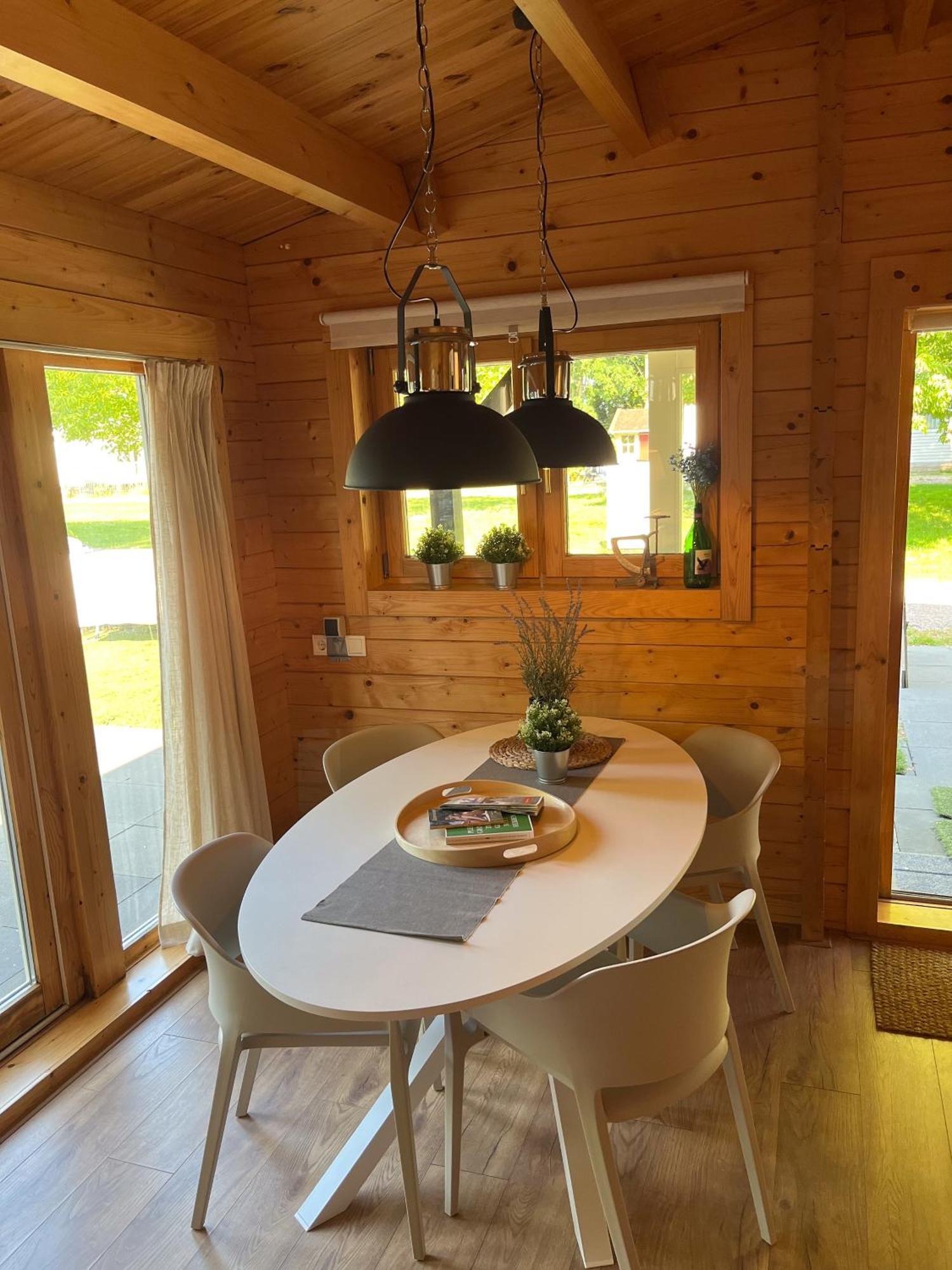 Luxe En Ruim Chalet Met Airco Bij Leekstermeer Matsloot Exterior foto