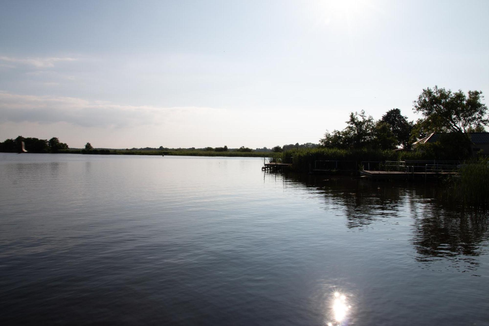 Luxe En Ruim Chalet Met Airco Bij Leekstermeer Matsloot Exterior foto