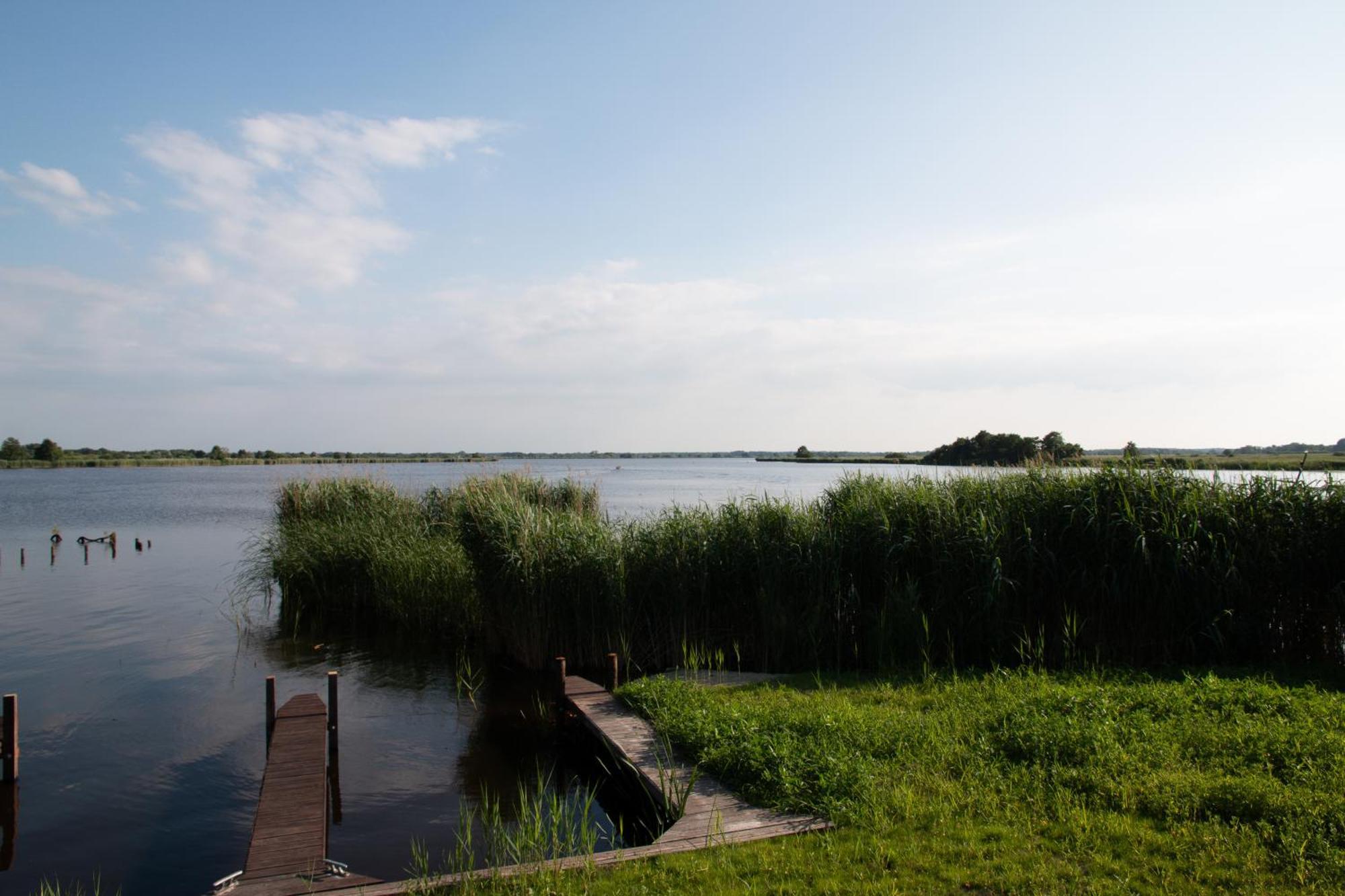Luxe En Ruim Chalet Met Airco Bij Leekstermeer Matsloot Exterior foto