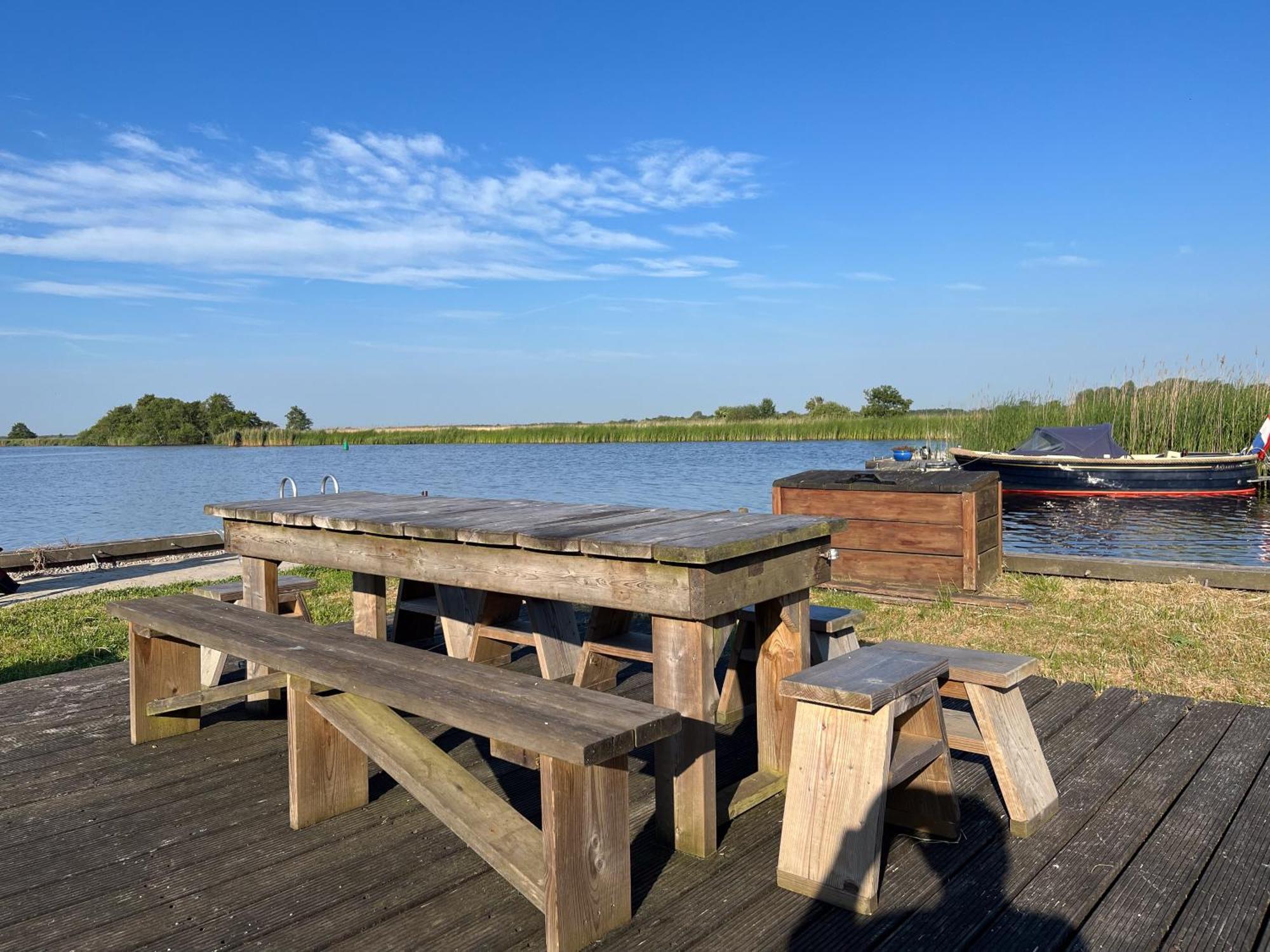 Luxe En Ruim Chalet Met Airco Bij Leekstermeer Matsloot Exterior foto